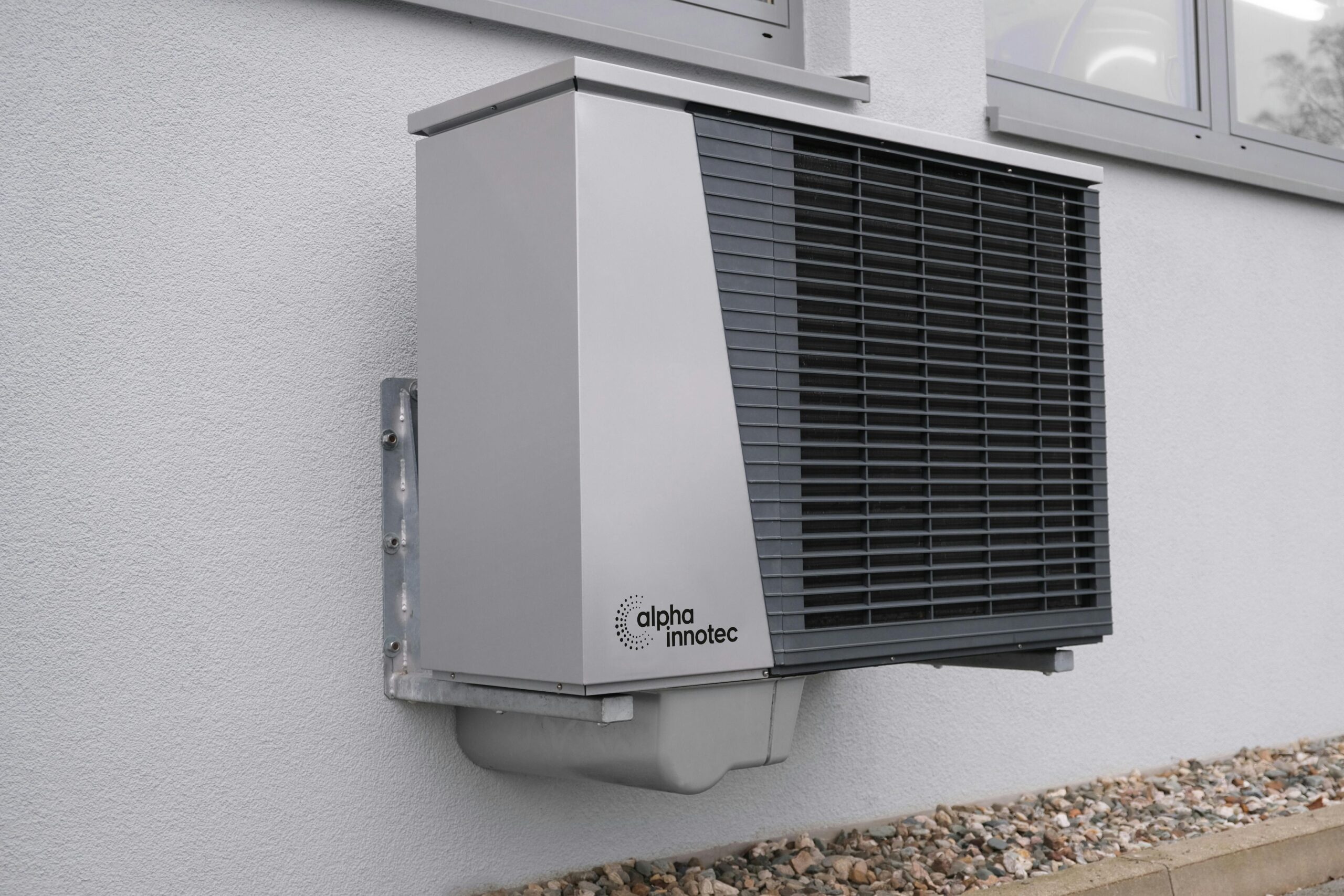 Swamp Coolers vs. Air Conditioning: Which is Right for Your Business?